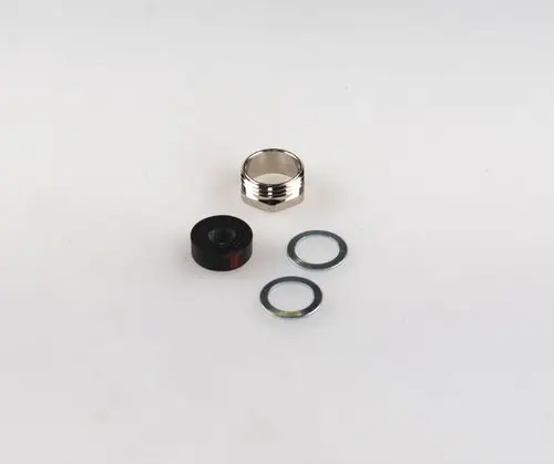 Produktbild von "Remko RK PG-Verschraubung (Stecker), 1108416", bestehend aus einer silberfarbenen Verschraubung, einem schwarzen Gummi-Ring und zwei Unterlegscheiben.