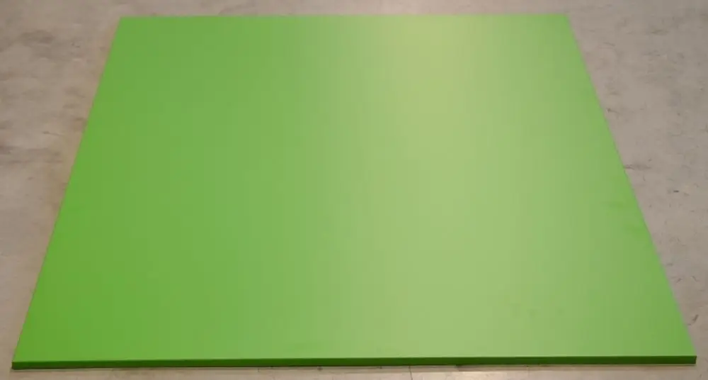 Grüne Platte auf grauem Untergrund, Produkt "Remko RK Blindblech BB-200".