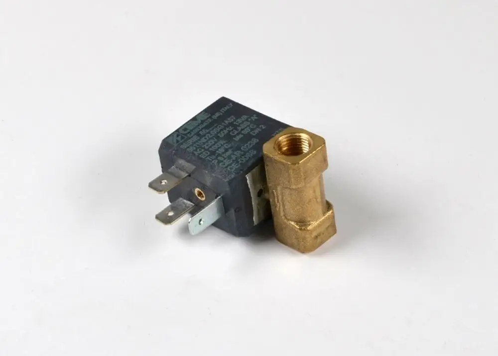 Produktbild eines Remko RK Magnetventils für Zündgasbrenner (GPM/GPS/GPC), Artikelnummer 1110461, das auf einer neutralen Oberfläche platziert ist.
