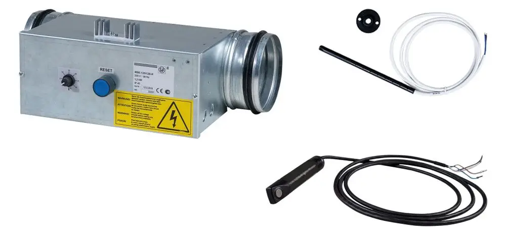 Externes elektrisches Vorheizregisterset von Pluggit, bestehend aus einem Gehäuse mit Steuerung, einem Sensor und Verbindungsschläuchen zur Installation in Heizsystemen.