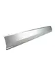 Windabweiser aus Metall, längliche Form mit schrägem Schnitt, geeignet für die Montage auf Dächern. Produkt von Esdec zur Optimierung der Windlast.