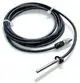 Umgebungstemperatursensor von SOLARLOG mit einem langen Kabel, an einem Ende mit einem Stecker und am anderen Ende mit einer Metallspitze zur Temperaturmessung.