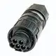 Stecker von Enphase mit mehreren Kontaktstiften, geeignet für 3-phasige Anwendungen, in einem robusten, schwarzen Gehäuse.