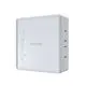 Weißer Wand-Controller von SolarEdge mit mehreren Steckdosen und Statusanzeigen auf der Vorderseite. Ideal für die Steuerung von Energieflüssen.